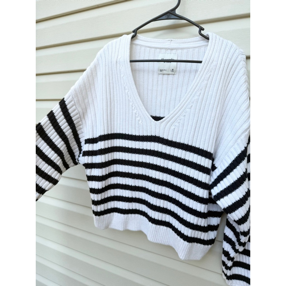 Abercrombie & Fitch Medium Striped V-Neck Ribbed Knit Sweater White Black - Picture 3 of 6